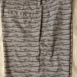 PGA TOUR MENS SHORTS IN SIZE W38 97% POLYESTER GRAY & WHITE FLAT FRONT